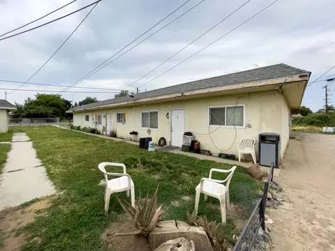 280 N Hester Ave, Farmersville, CA 93223