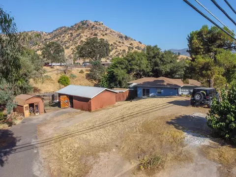 35228 Lenard Rd, Springville, CA 93265