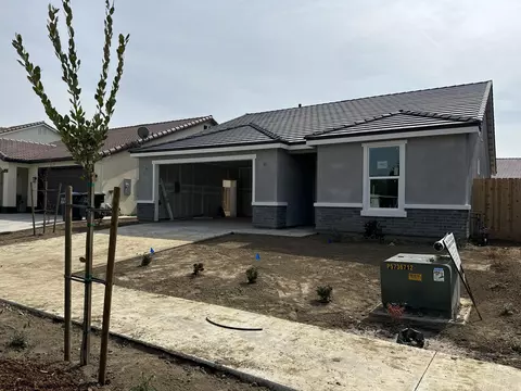 1129 E Harter Dr, Visalia, CA 93292 photo 2