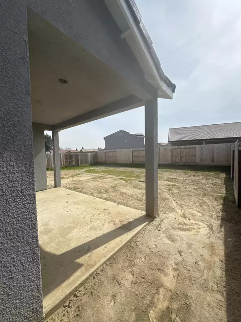 1129 E Harter Dr, Visalia, CA 93292 photo 5