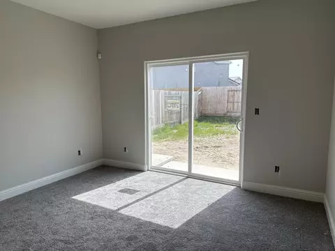 1129 E Harter Dr, Visalia, CA 93292 photo 6