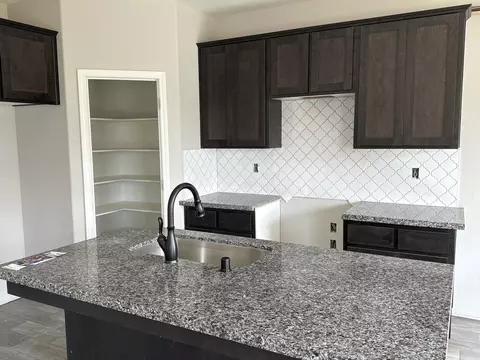 1129 E Harter Dr, Visalia, CA 93292 photo 3