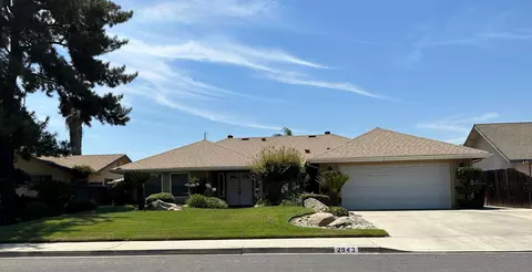 2943 W Evergreen Ave, Visalia, CA 93277