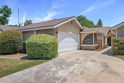1904 S Enos St, Visalia, CA 93292