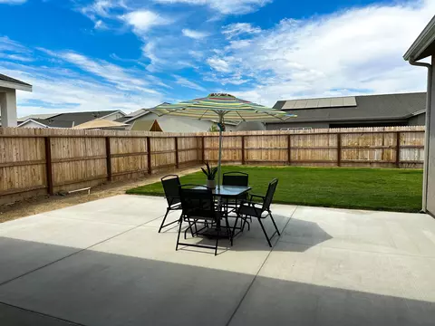 344 E Tyler Ct, Visalia, CA 93291