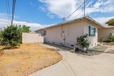 502 S E St, Tulare, CA 93274 photo 3