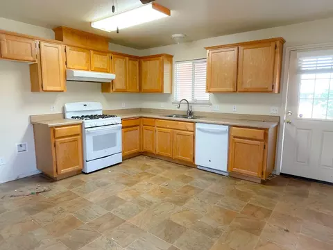 528 James Ave, Corcoran, CA 93212 photo 2