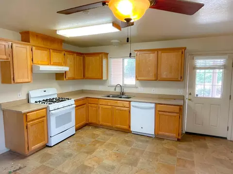 528 James Ave, Corcoran, CA 93212 photo 5