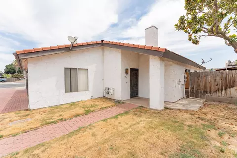 1709 E Cross Ave, Tulare, CA 93274