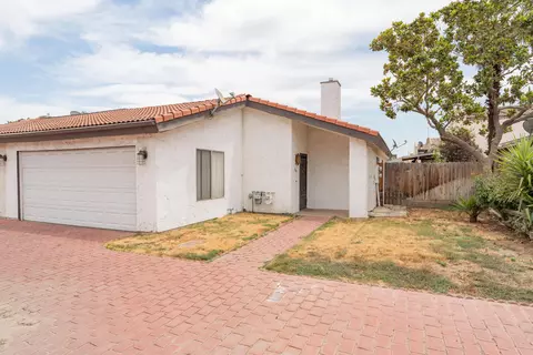 1709 E Cross Ave, Tulare, CA 93274 photo 2