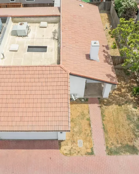 1709 E Cross Ave, Tulare, CA 93274 photo 4