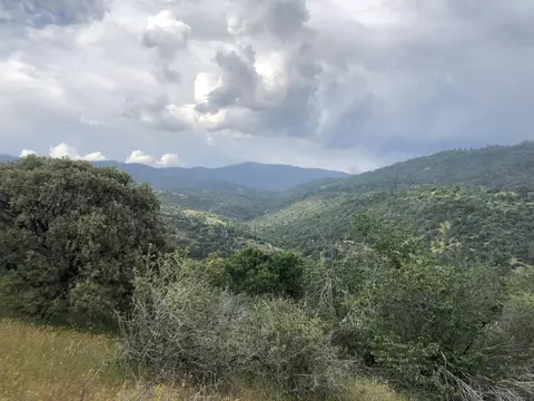 51404 Hogback Dr, Badger, CA 93603