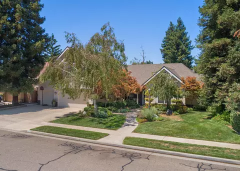 2409 SE Cottonwood Cir, Visalia, CA 93277