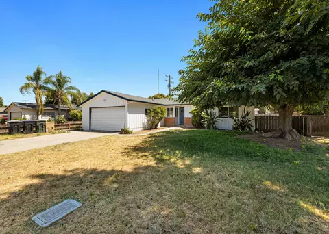 2405 W Princeton Ave, Visalia, CA 93277