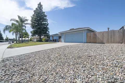 3534 W Cherry Ave, Visalia, CA 93277 photo 4