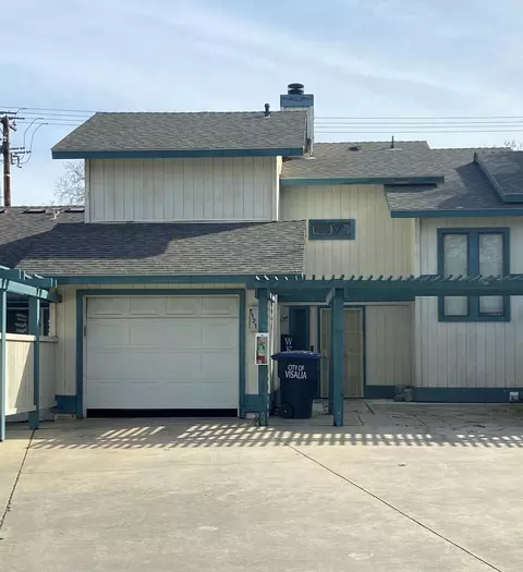 1121 S Pinkham St, Visalia, CA 93292