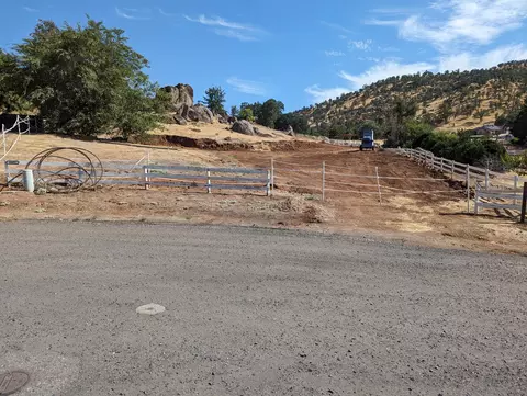 16687 Thomas Dr, Springville, CA 93265