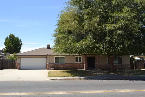 2520 Aspen St, Hanford, CA 93230
