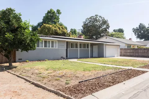 1028 W Howard Ave, Visalia, CA 93277