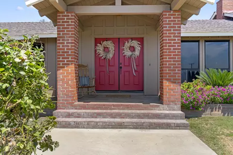 21014 Sentinel Dr, Woodlake, CA 93286