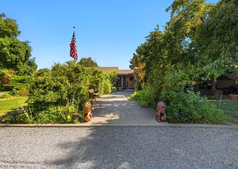 235 Hotchkiss Dr, Lemoore, CA 93245