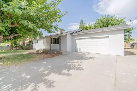 627 N Palm St, Woodlake, CA 93286