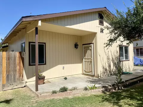 865 N Cypress St, Woodlake, CA 93286