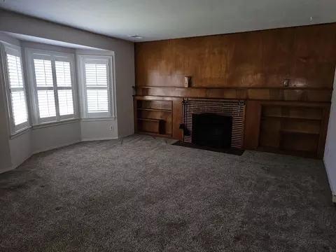 976 E San Joaquin Ave, Tulare, CA 93274 photo 8