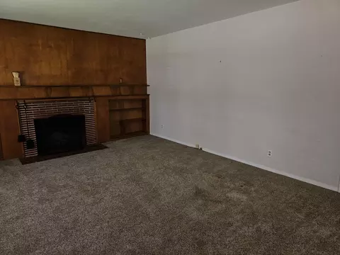 976 E San Joaquin Ave, Tulare, CA 93274 photo 5