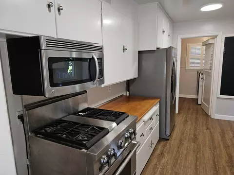 976 E San Joaquin Ave, Tulare, CA 93274 photo 3