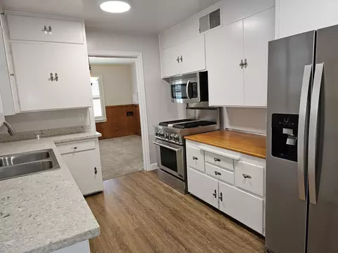 976 E San Joaquin Ave, Tulare, CA 93274 photo 2
