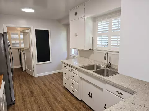 976 E San Joaquin Ave, Tulare, CA 93274 photo 11