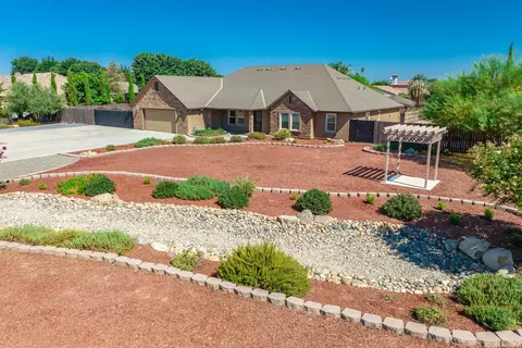 13526 Liberty Ln, Hanford, CA 93230