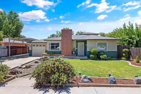 107 N Olive St, Lemoore, CA 93245 photo 2