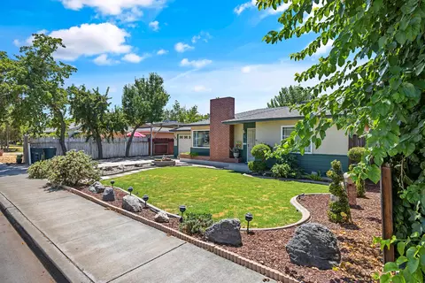 107 N Olive St, Lemoore, CA 93245 photo 3