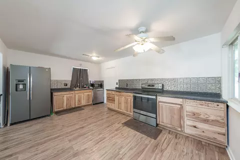 30 S Olive St, Lemoore, CA 93245 photo 8
