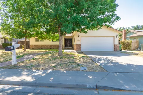 30 S Olive St, Lemoore, CA 93245