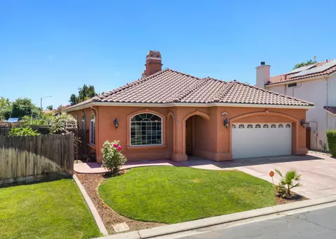 249 Lake Dr, Lemoore, CA 93245 photo 2