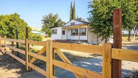 841 E Scranton Ave, Porterville, CA 93257
