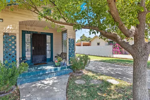 222 E Sweet Ave, Visalia, CA 93292 photo 3