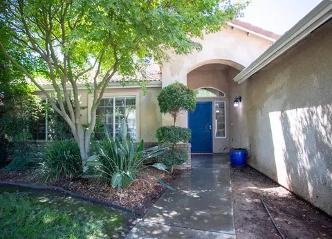 2651 W Oakridge Ave, Visalia, CA 93291