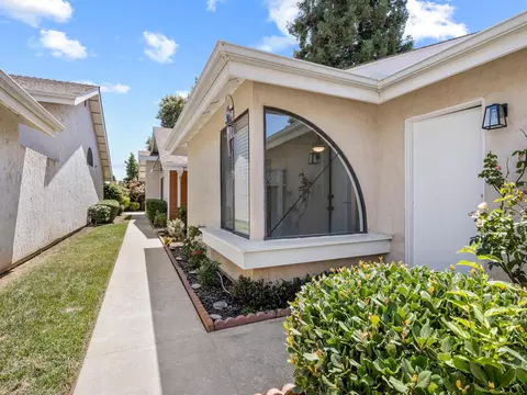 1317 E Vassar Dr, Visalia, CA 93292 photo 2