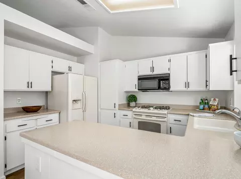 1317 E Vassar Dr, Visalia, CA 93292 photo 9