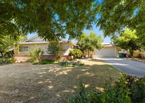 466 Green Acres Dr, Porterville, CA 93257
