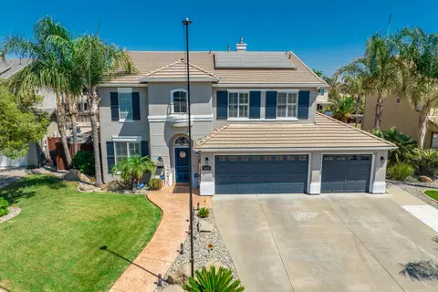 930 W Sandstone Ct, Hanford, CA 93230