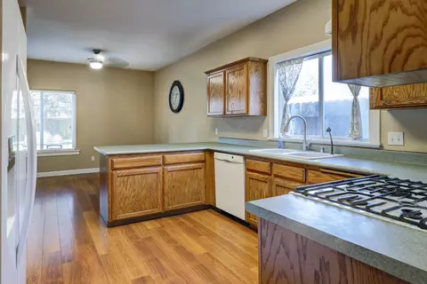 2418 E La Vida Ave, Visalia, CA 93292 photo 16