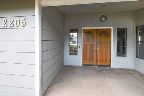 2205 E Vassar Dr, Visalia, CA 93292 photo 4