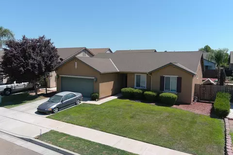 1146 Rosemary Ave, Dinuba, CA 93618