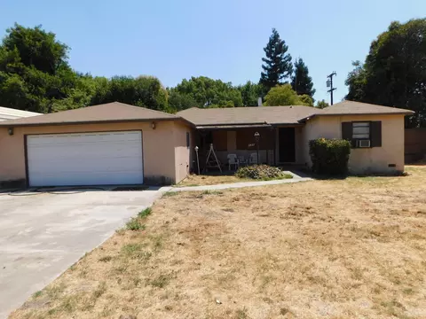 2427 E College Ave, Visalia, CA 93292
