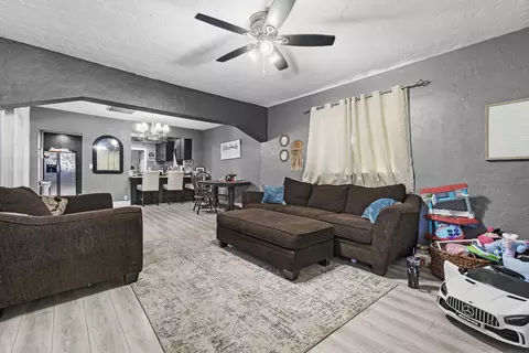 380 Champion St, Lemoore, CA 93245 photo 5
